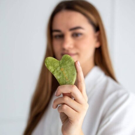 gua-sha-stone-gua-sha-tool-heart-green-2