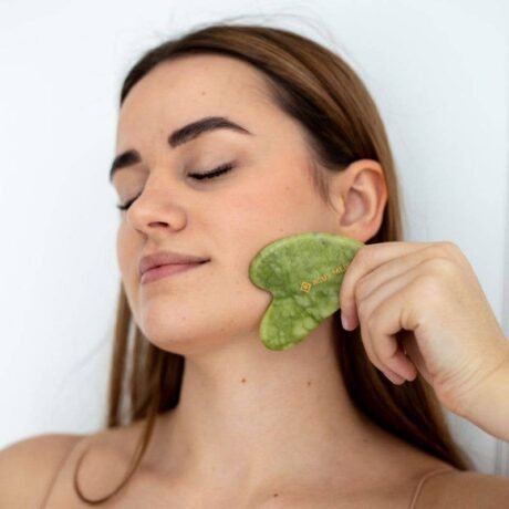 gua-sha-stone-gua-sha-tool-heart-green-3